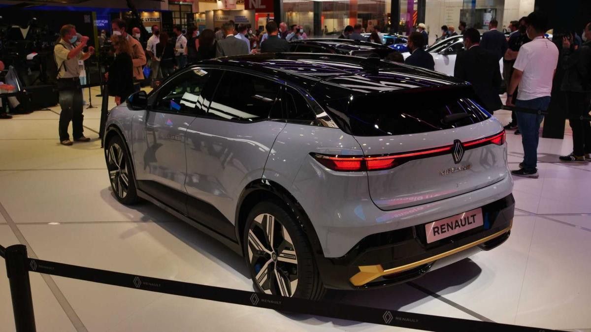 Renault’dan Sürpriz Hamle: 2026 Yeni Megane E-Tech Sızdırıldı! İşte 650 KM Menzilli Yeni Canavar