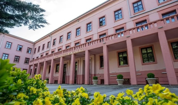 Adalet Bakanlığı 15 Bin Personel Alımı İçin Düğmeye Bastı: Başvuru Takvimi ve Kadrolar Netleşiyor...