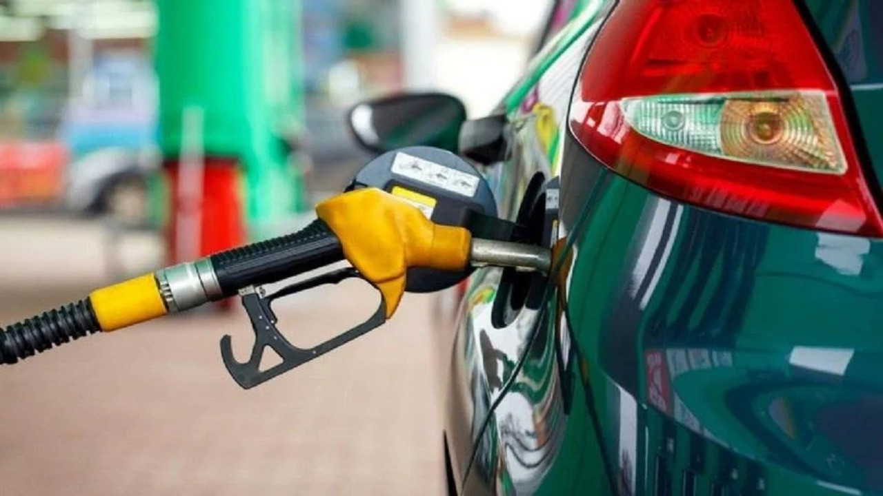 Gözler Akaryakıt Tabelalarında! Petrol Çakıldı, İndirim Kapıda Mı? 18 Nisan Benzin ve Motorin Fiyatı