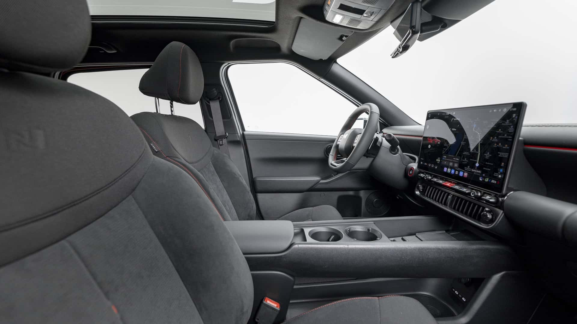 Hyundai Ioniq 3 Resmen Tanıtıldı: 500 KM Menzilli Küçük Dev Türkiye'den Dünyaya Açılıyor!