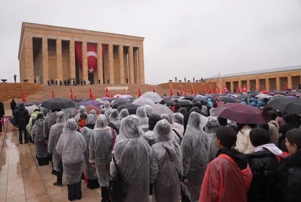 23 Nisan Coşkusu Yurdu Sardı: İşte 106. Yıla Özel Renkli Görüntüler!