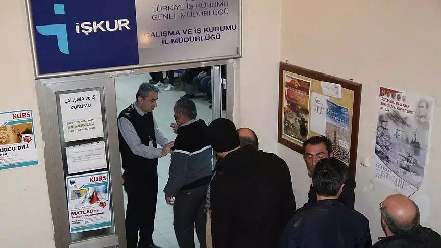 İŞKUR Kapısında Mezun ve Emekli Kuyruğu: 306 Bin Üniversiteli İş Arıyor!
