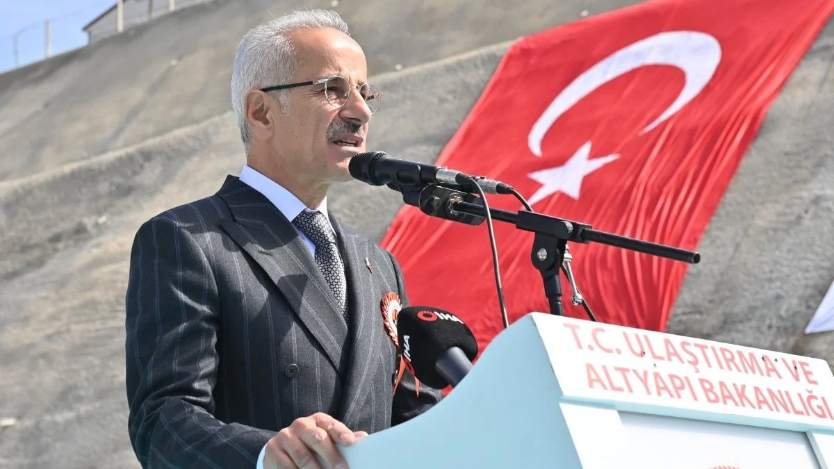 Uraloğlu Müjdeyi Verdi: Dev Otoyol Projesinde Yarısı Tamamlandı!