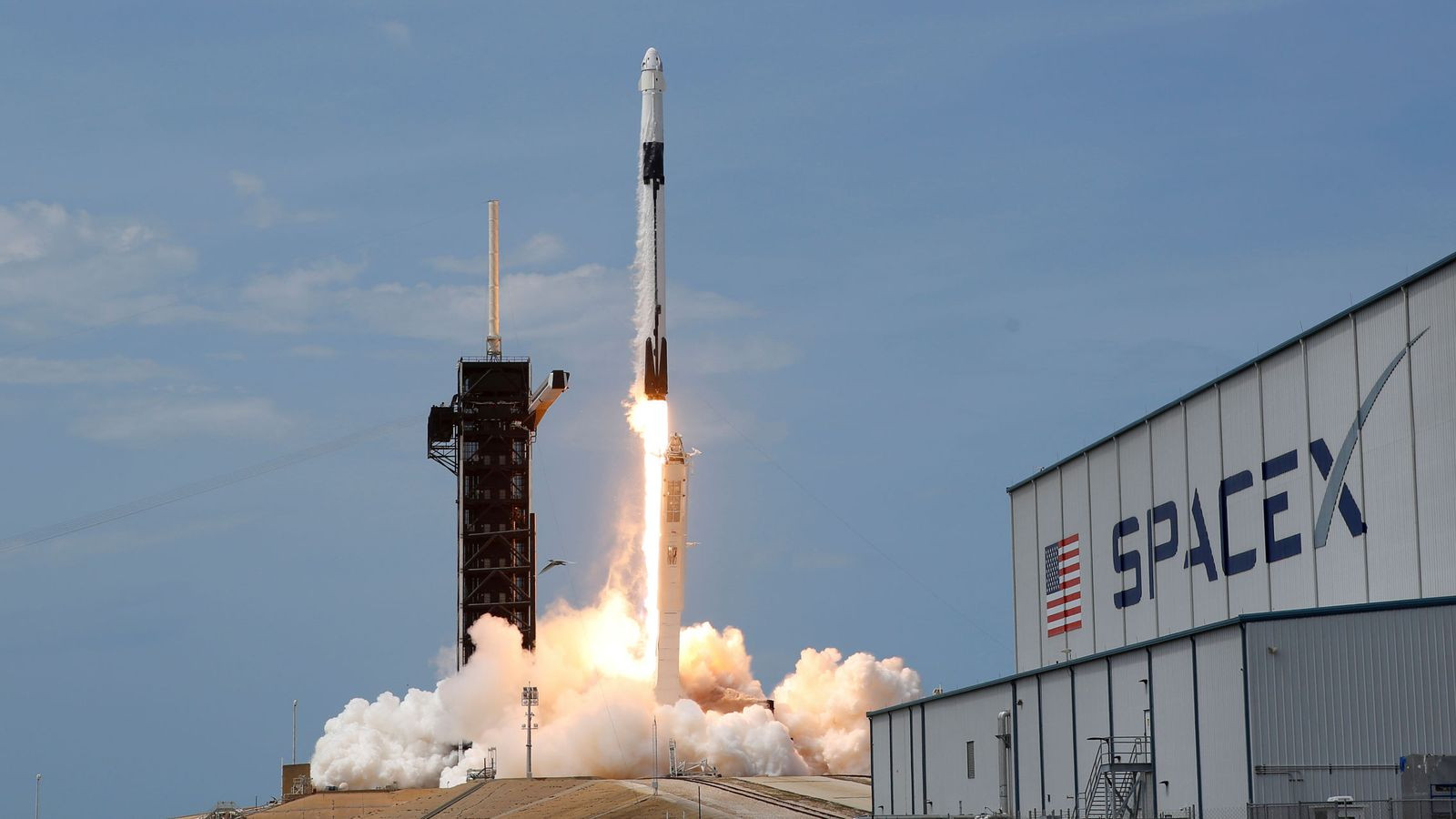 SpaceX Borsaya Rekorla Girdi: İlk İşlem Gününde %19 Prim!