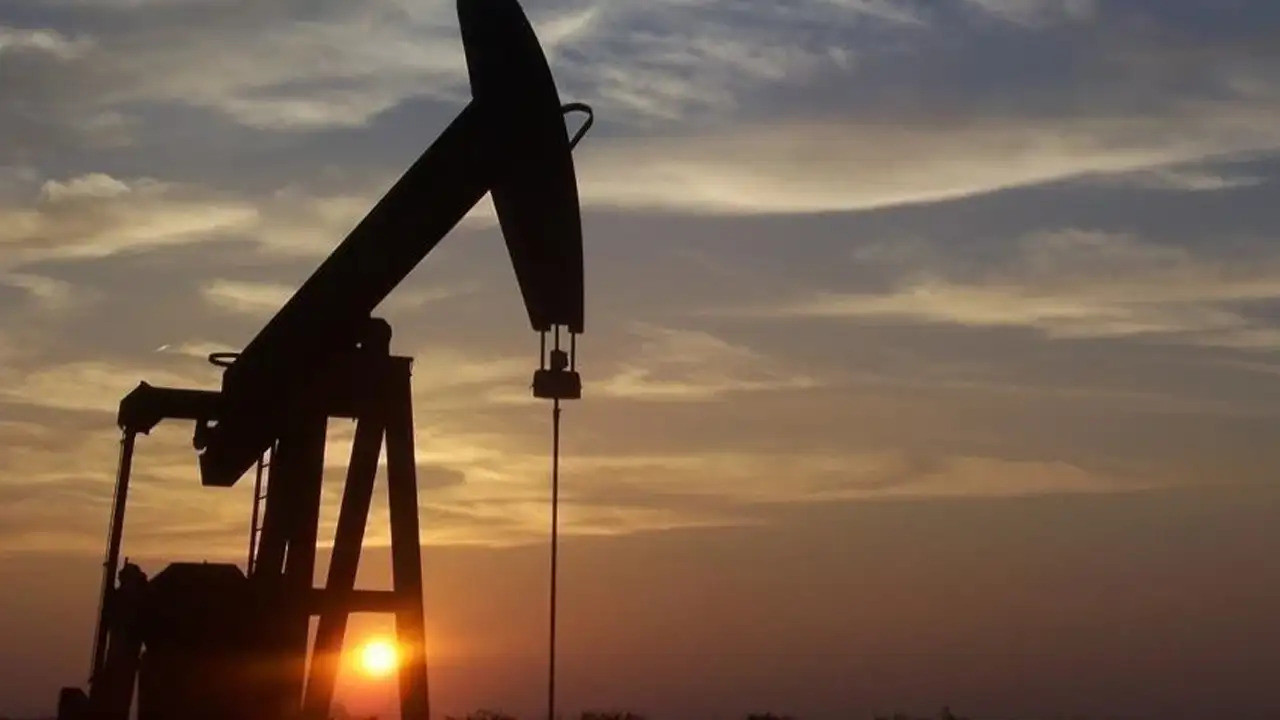 ABD Ham Petrol Stoklarında Sert Düşüş: Beklentilerin İki Katını Aştı