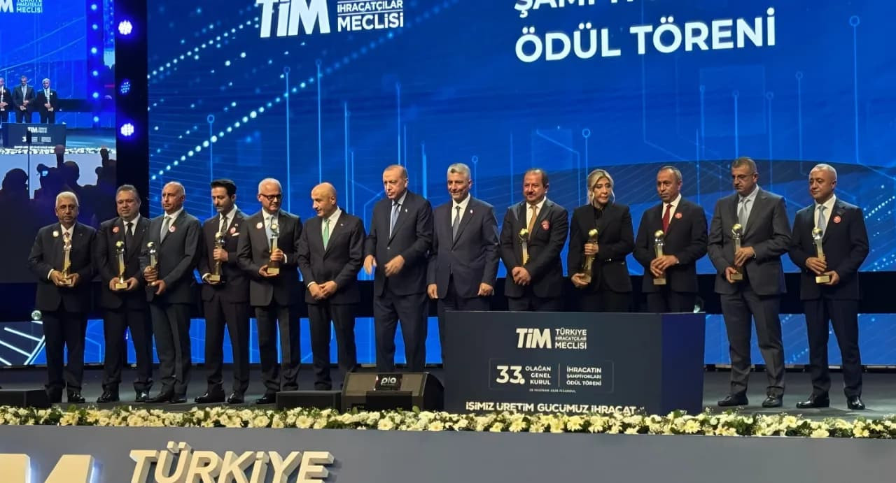 İhracatın Şampiyonları Ödüllendirildi: Kuyumculukta Zirve Ahlatcı’nın Oldu